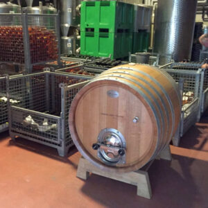 bernreiter-kellerfuehrung-produktion Die Bernreiter kellerführungen beinhalten auch einen Einblick in die WeinProduktion.